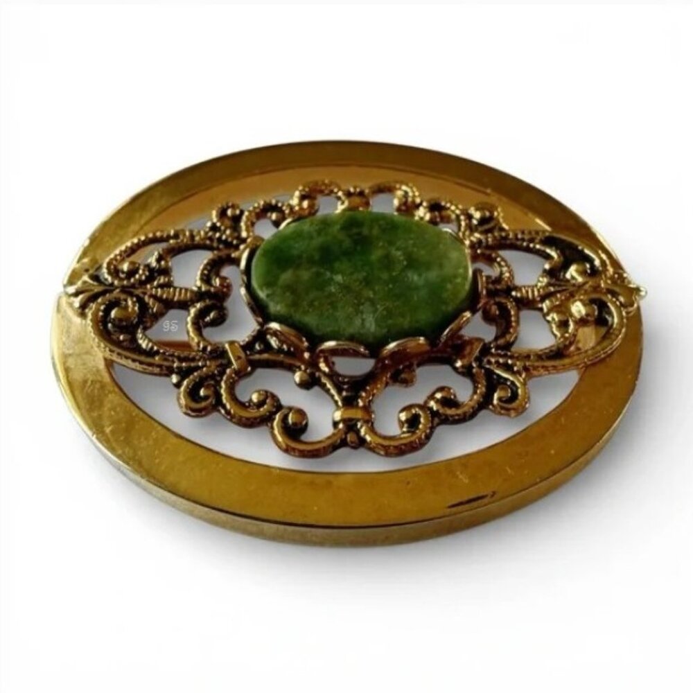 Vintage Gold Tone Filigree Brooch, Jade-like Green Cabochon, Mid‑Century Pin - Picture 10 of 11